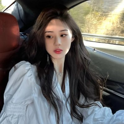绿衣女子